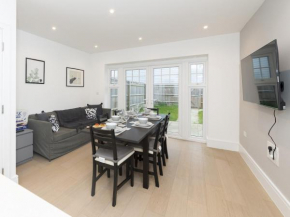 Pass The Keys 4Bedroom Minimalist and Spacious Semi-detached House
